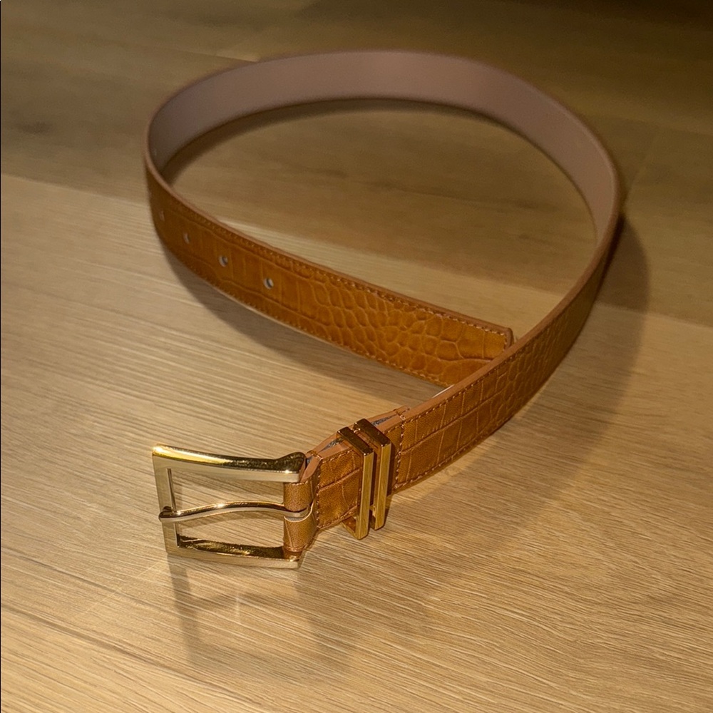 Express Belt w/gold hardware